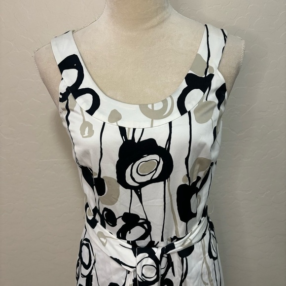 Calvin Klein White and Black Scoop Neck Fit and Flare Pleated Tie Waist Dress 6 - Picture 3 of 11